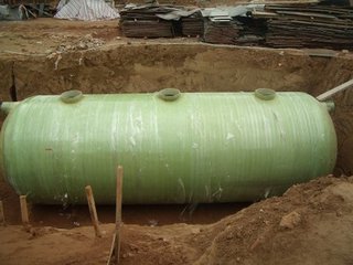 機(jī)制纏繞與模壓工藝玻璃鋼化糞池價(jià)格解析及選購建議